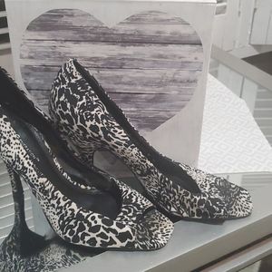 Black & White BCBGeneration  Pump